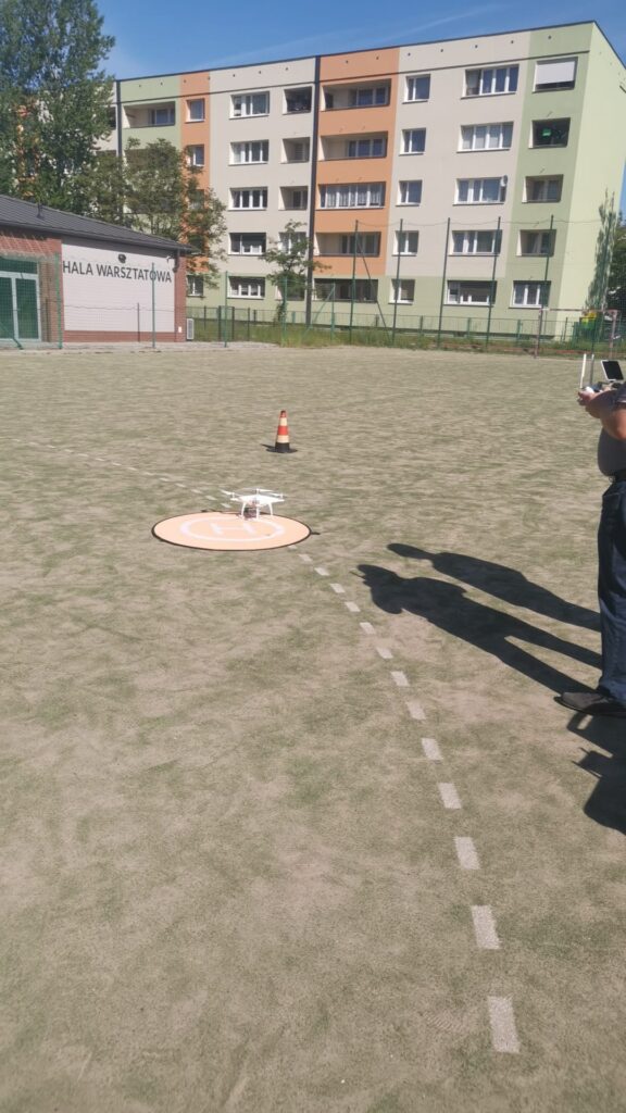 Projek Z nami zostaniesz zawodowcem Szkolenie dla uczniow z obslugi dronow z kamerami termowizyjnymi 4