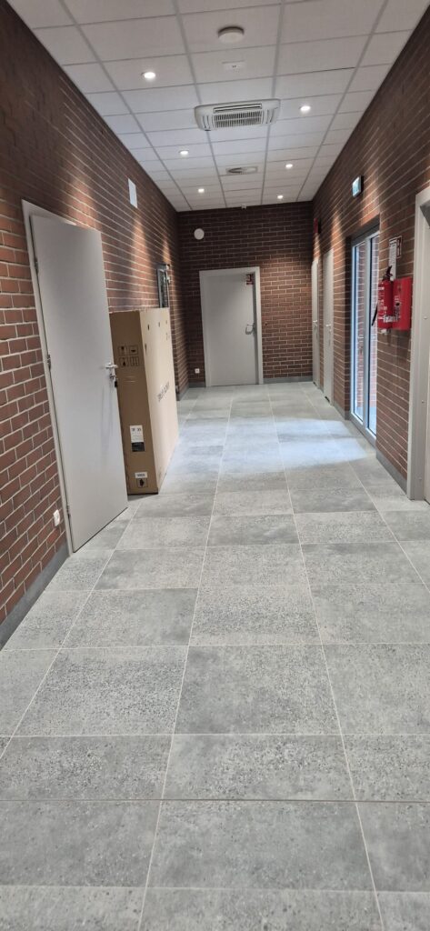 Projekt FE Budowa hali warsztatowo – szkoleniowej na potrzeby ksztalcenia zawodowego w Zespole Szkol nr 2 im J Iwaszkiewicza w Katowicach Wyposazenie 23