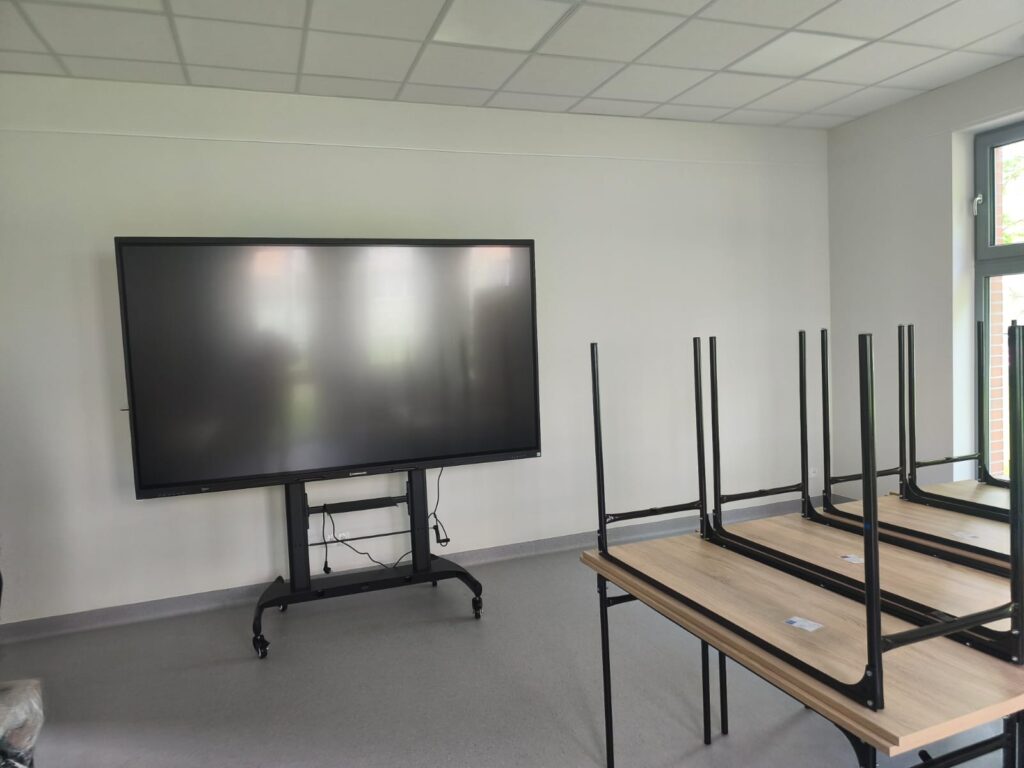 Projekt FE Budowa hali warsztatowo – szkoleniowej na potrzeby ksztalcenia zawodowego w Zespole Szkol nr 2 im J Iwaszkiewicza w Katowicach Wyposazenie 9