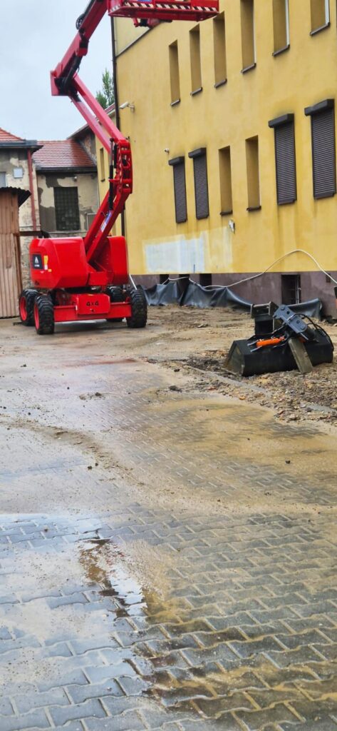 Projekt Katowice czyste powietrze termomodernizacja budynku ZS nr 2 CKZiU Prace wokol budynku odwadnianie czerwiec 2026 10