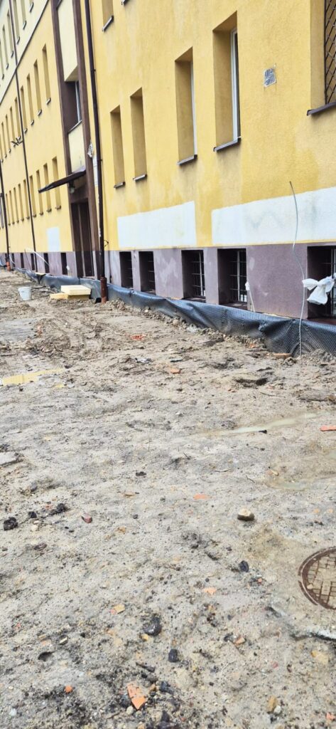 Projekt Katowice czyste powietrze termomodernizacja budynku ZS nr 2 CKZiU Prace wokol budynku odwadnianie czerwiec 2026 11