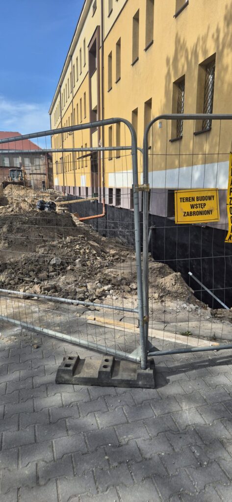 Projekt Katowice czyste powietrze termomodernizacja budynku ZS nr 2 CKZiU Prace wokol budynku odwadnianie czerwiec 2026 6